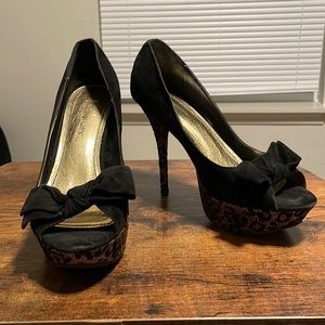 JustFab black faux suede peep toes size 8.5